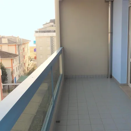 아파트 Stylish 50mt From The Sea With Pool Access