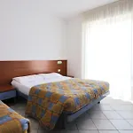 Stylish 50mt From The Sea With Pool Access Apartment *