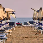 Stylish 50mt From The Sea With Pool Access