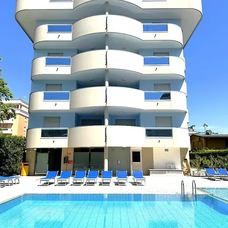 Stylish 50mt From The Sea With Pool Access Apartment